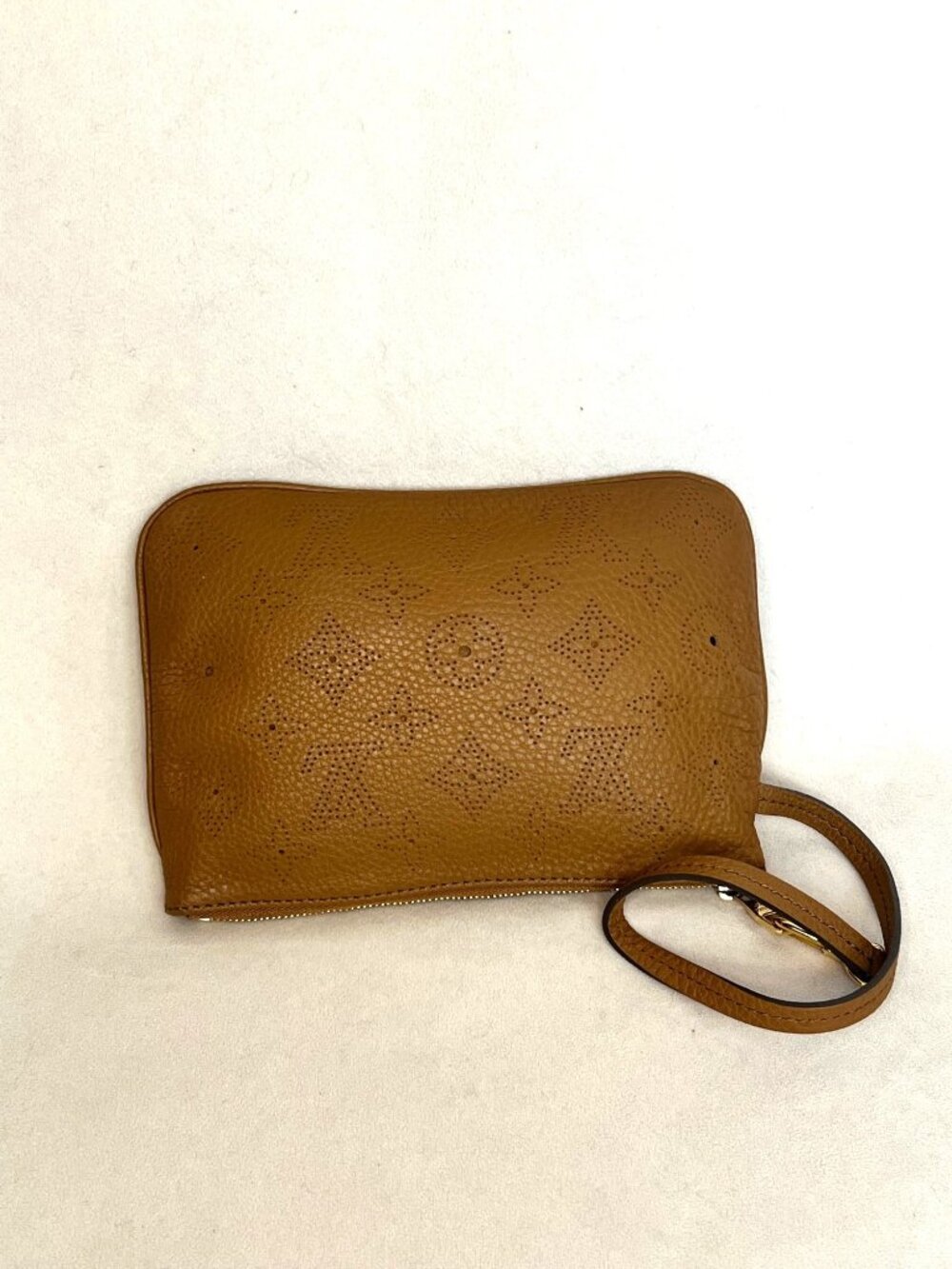 Louis Vuitton Mahina Pochette Perforated Monogram Wristlet w/GHW - Picture 2 of 10